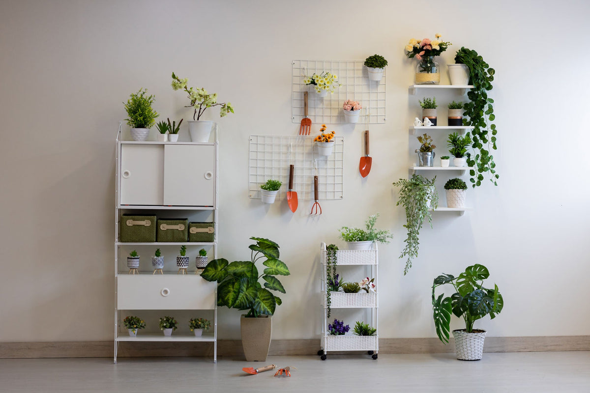 Tela Aramada; Prateleiras;Fruteira e Estante Aramada em uma decoração de Jardim