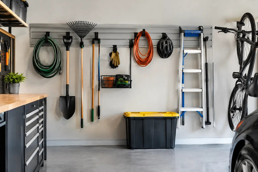 Como organizar garagem com ganchos sem bagunça