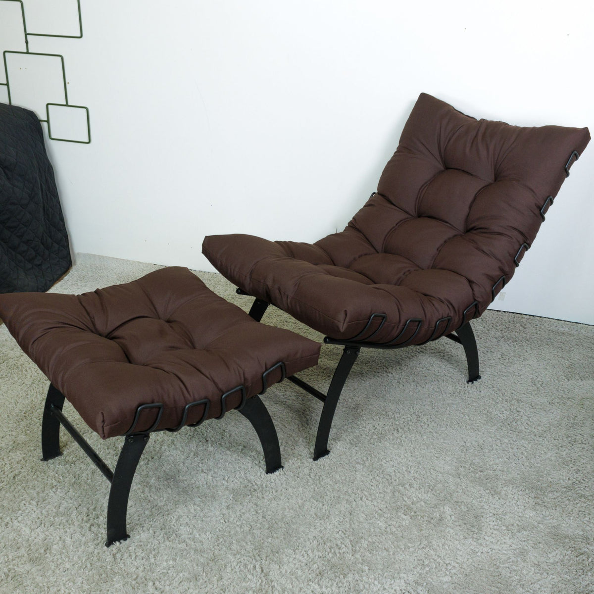 Poltrona Com Puff Decorativo Aramado Comfort