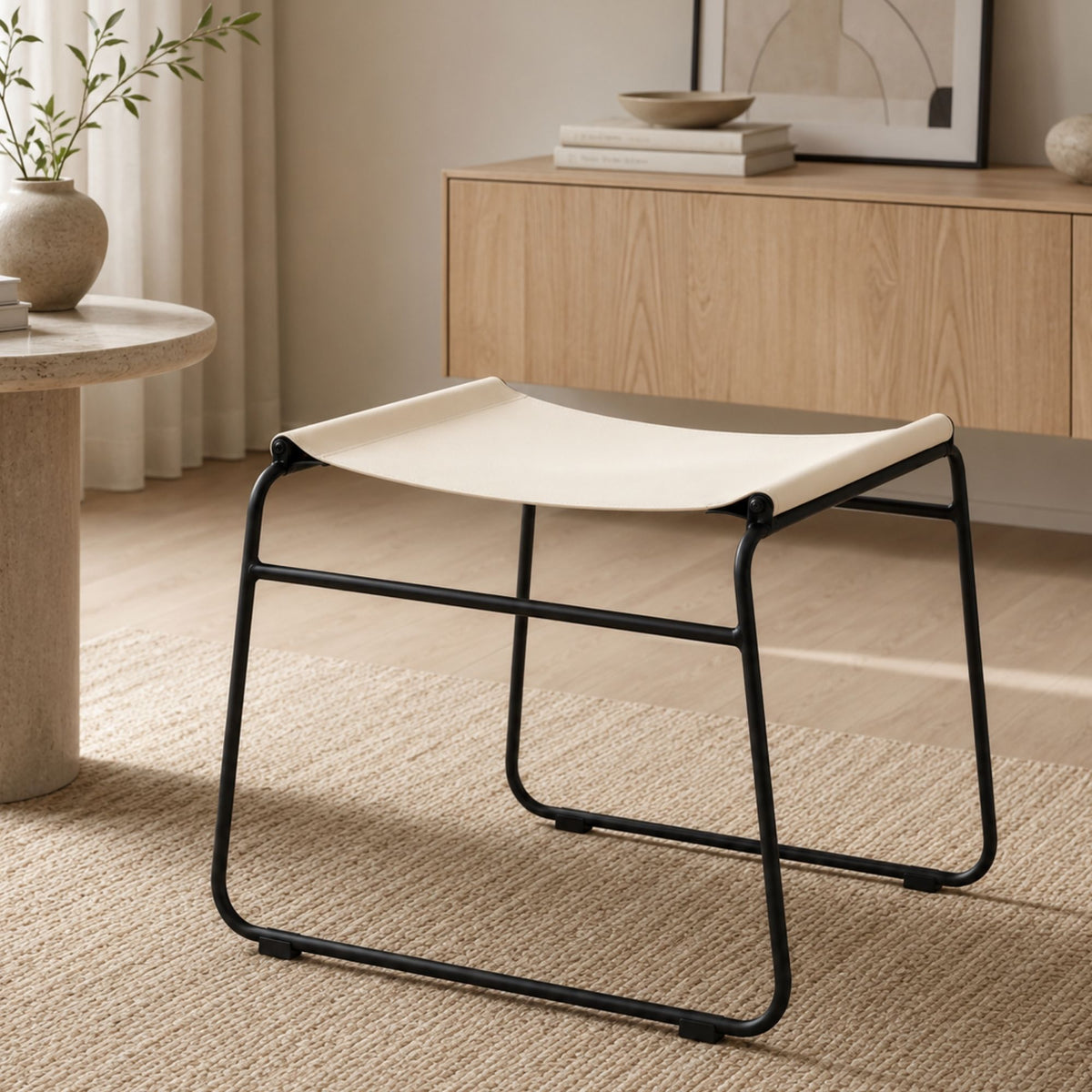 Banco Curvy Aramado Preto com Assento em Couro Decorativo Moderno para Sala, Quarto e Hall