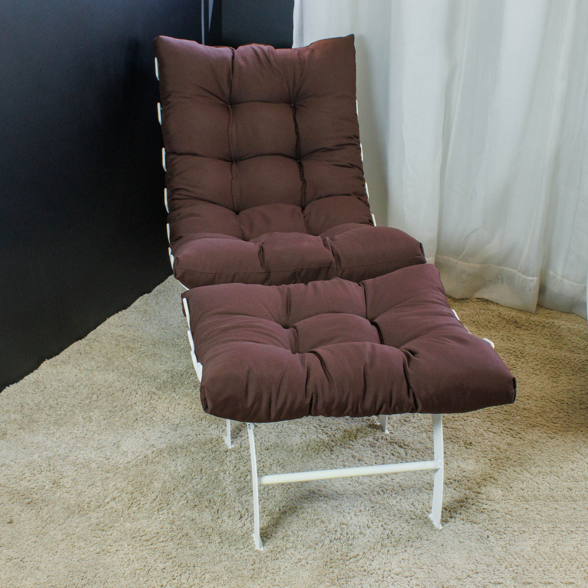 Poltrona Com Puff Decorativo Aramado Comfort