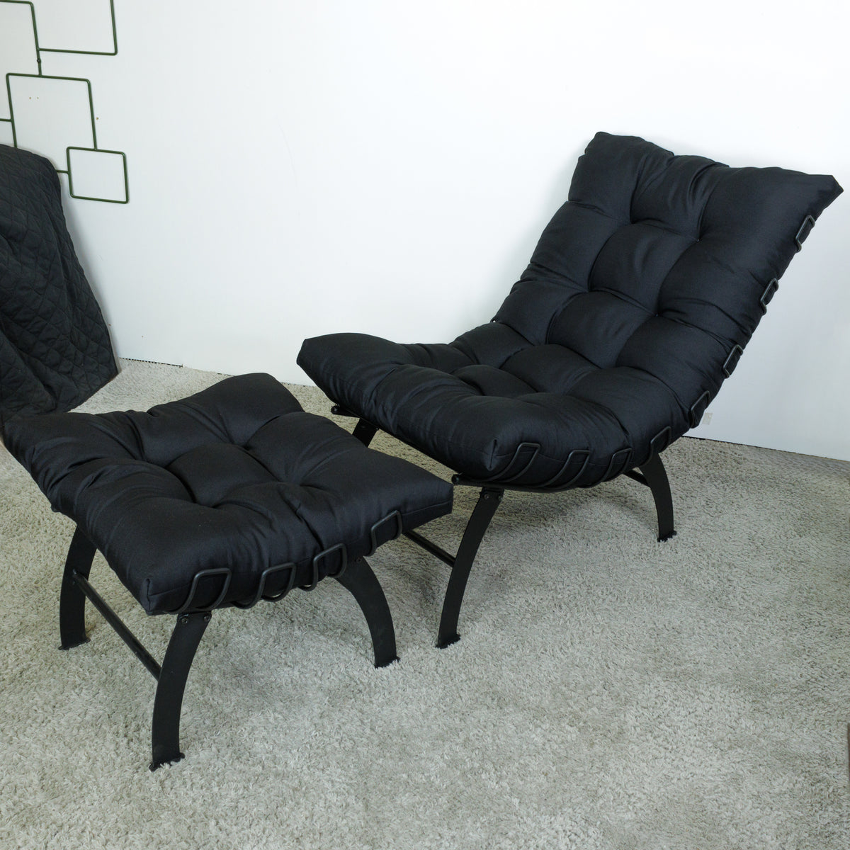 Poltrona Com Puff Decorativo Aramado Comfort